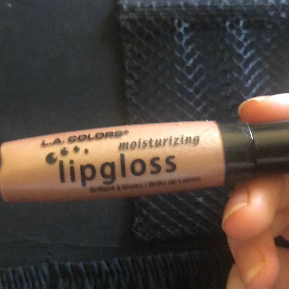 LA colors moisturizing lipgloss in “Topaz”